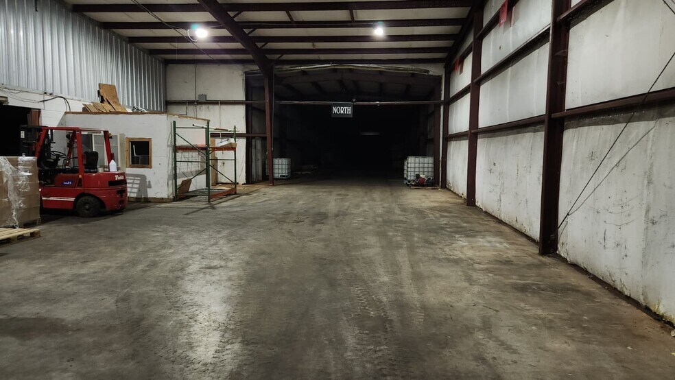 More Photos Of 1975 County Road 1605, Rusk Manufacturing For Sale