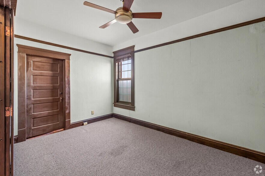 More Photos Of 215-219 S Main St, Fort Worth Storefront Retail Office For Lease