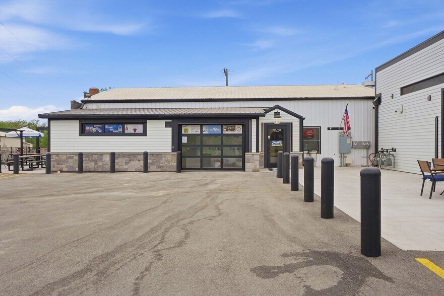 More Photos Of 116-118 S Water St, Wilmington Storefront Retail Office For Sale