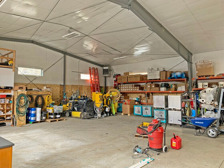 More Photos Of 64415 Strickler Ave, Bend Warehouse For Lease