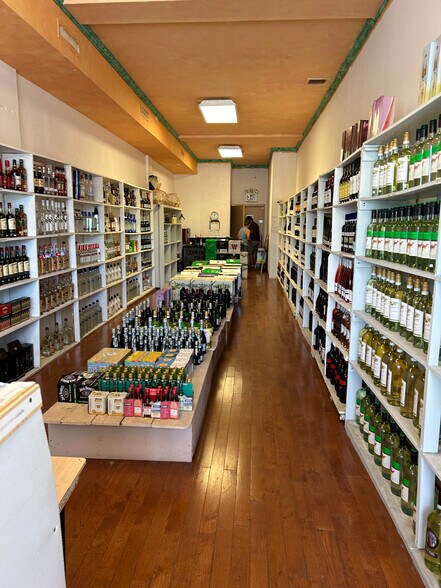 More Photos Of 4011 Hylan Blvd, Staten Island Storefront For Sale