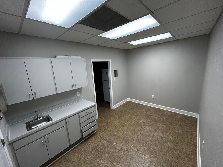 More Photos Of 1831 N Belcher Rd, Clearwater Office For Lease