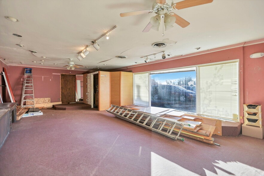 More Photos Of 3900 Noe Bixby Rd, Columbus Storefront Retail Residential For Sale