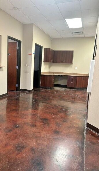 More Photos Of 301 SW 16th St, Bentonville Medical For Sale