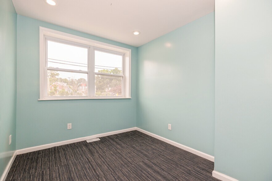 More Photos Of 250 Warren St, Beverly Storefront Retail Residential For Sale