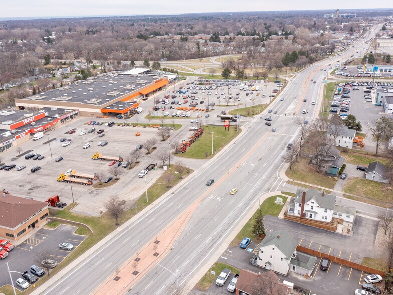 More Photos Of 1367 W Ridge Rd, Rochester Office For Sale