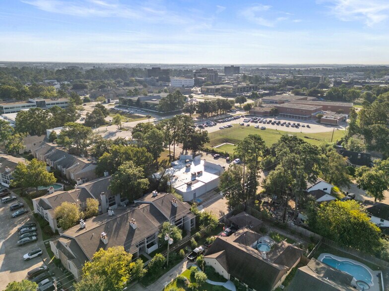 More Photos Of 17325 Red Oak Dr, Houston Medical For Sale