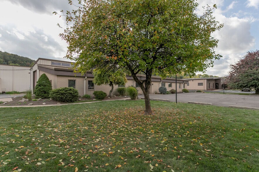 More Photos Of 6 Four Coins Dr, Canonsburg Light Distribution For Lease