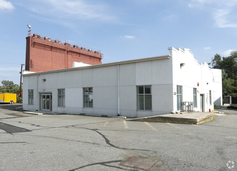 Primary Photo Of 2 Amboy Ave, Woodbridge Warehouse For Lease