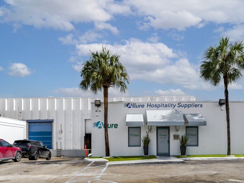 More Photos Of 8351-8391 NW 64th St, Miami Warehouse For Lease