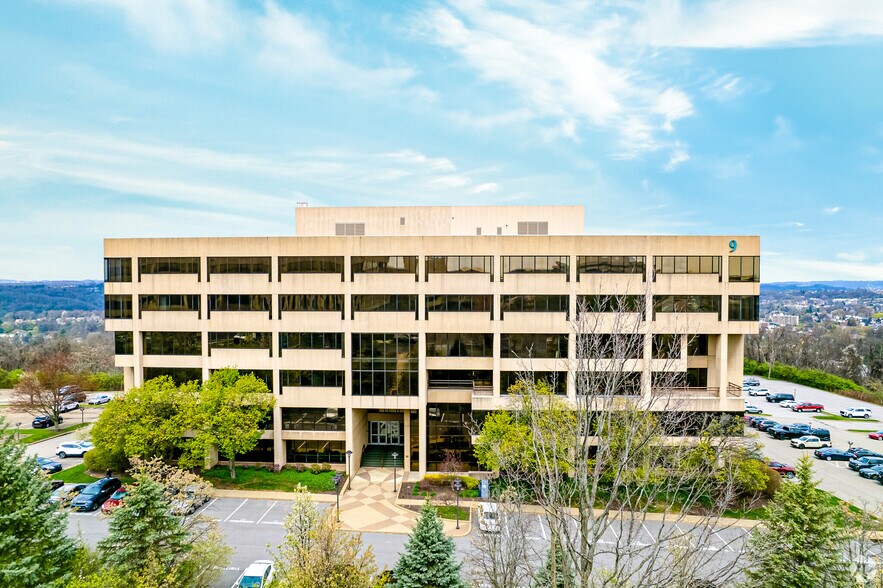 Primary Photo Of 750 Holiday Dr, Pittsburgh Office For Sale