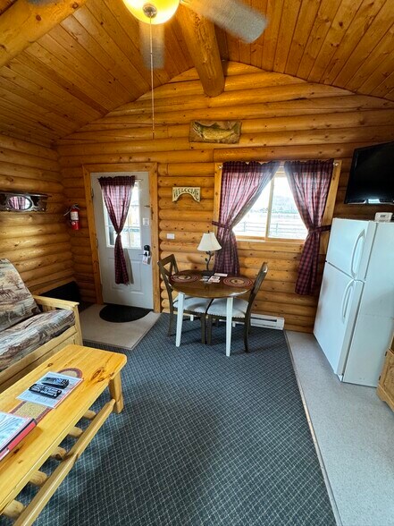 More Photos Of 540 N Main St, Melrose Hotel For Sale