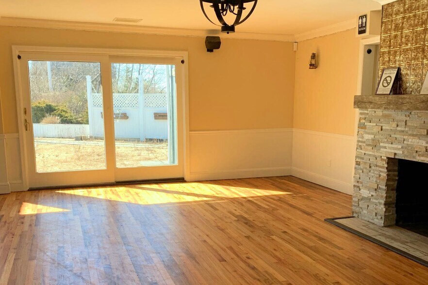 More Photos Of 2095 Montauk Hwy, Amagansett Restaurant For Lease