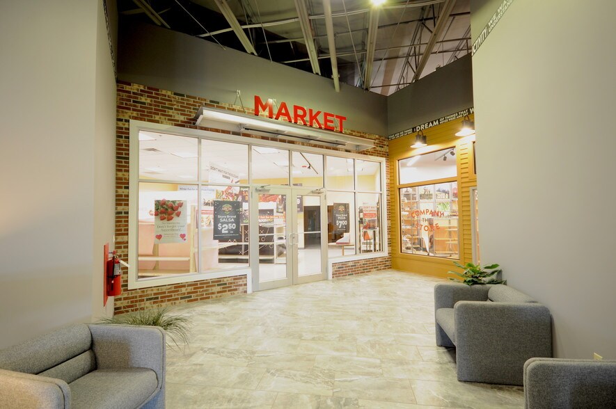 More Photos Of 100 Marketing Way, Suffield Manufacturing For Sale