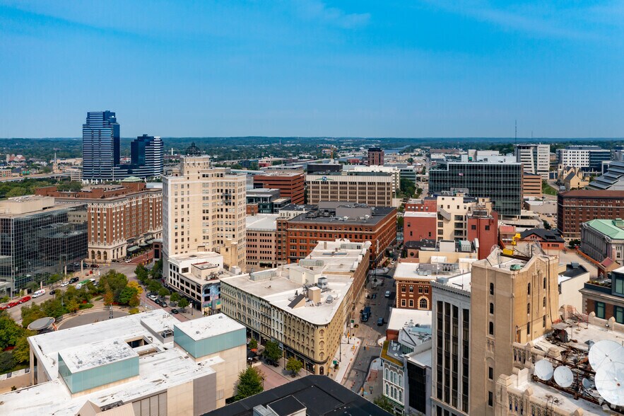 More Photos Of 77 Monroe Center St NW, Grand Rapids Medical For Lease