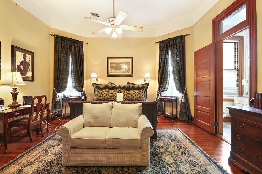 More Photos Of 120 S Pierce St, New Orleans Hotel For Sale