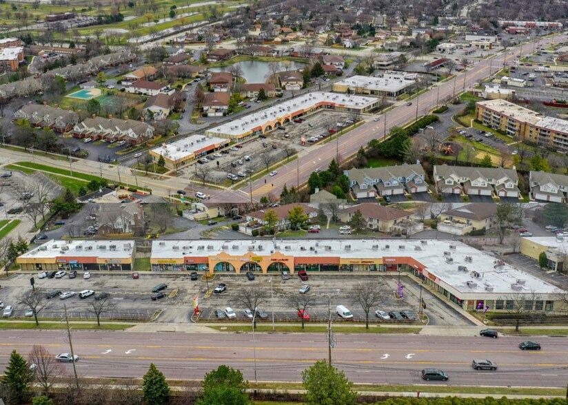 More Photos Of 1736-1790 W Algonquin Rd, Arlington Heights Storefront For Lease