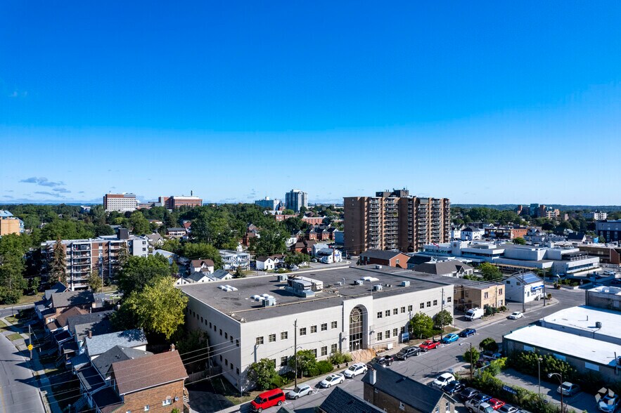 More Photos Of 78 Richmond St W, Oshawa Office For Sale
