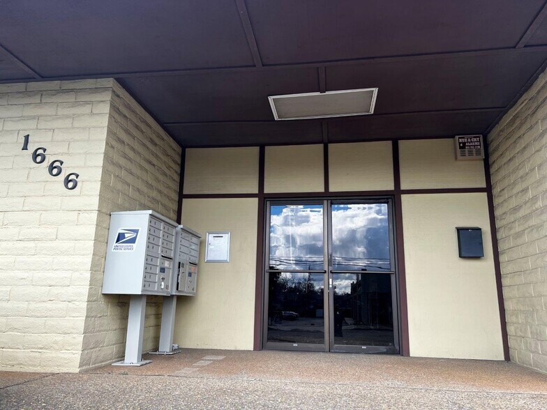 More Photos Of 1666 E Cypress Ave, Redding Office For Lease