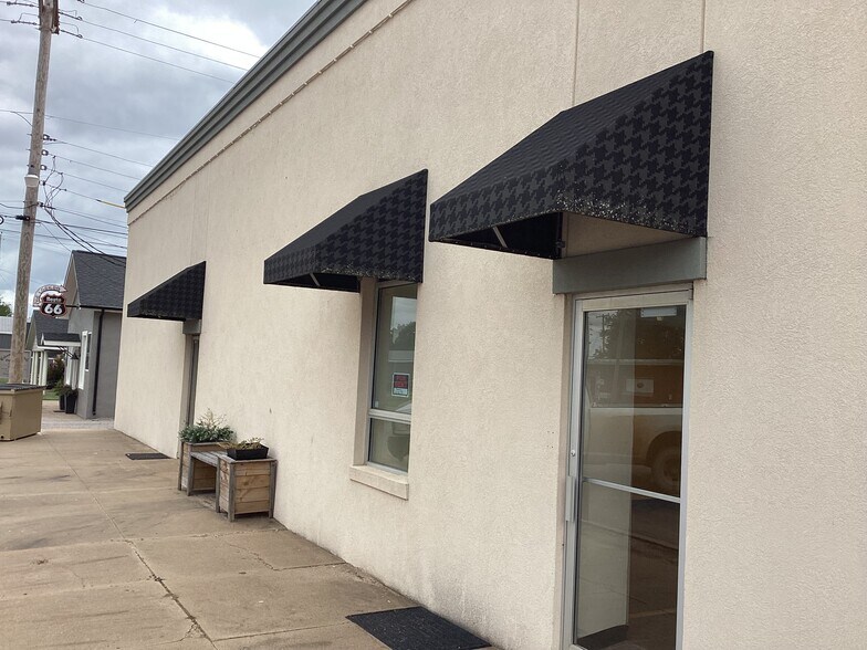 More Photos Of 402 W Main St, Stroud Storefront For Sale