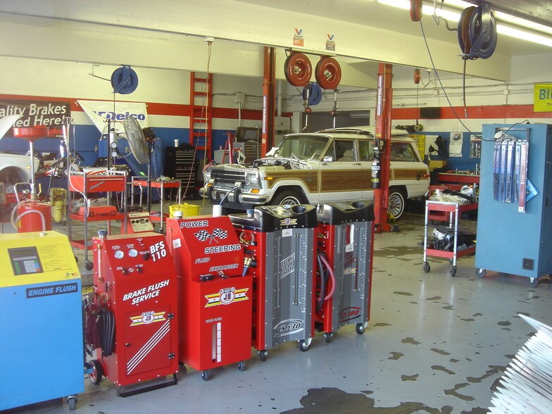 More Photos Of 717 Capitol Dr, San Pedro Auto Repair For Sale