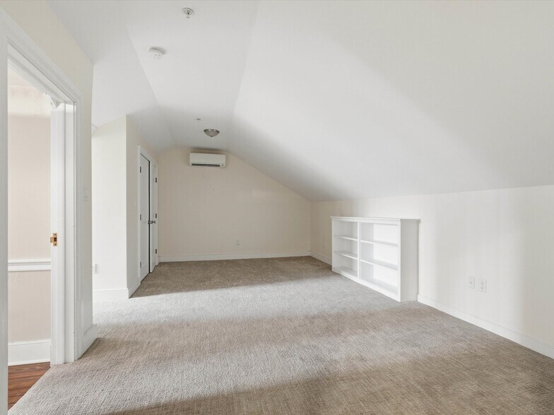 More Photos Of 121-123 E King St, Lancaster Office Residential For Sale