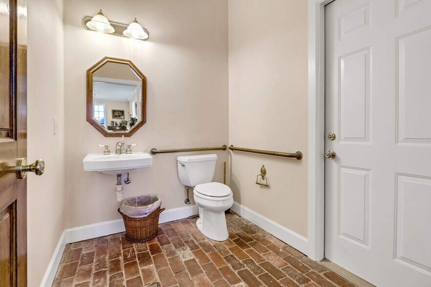 More Photos Of 1312 15th St N, Immokalee Office For Sale