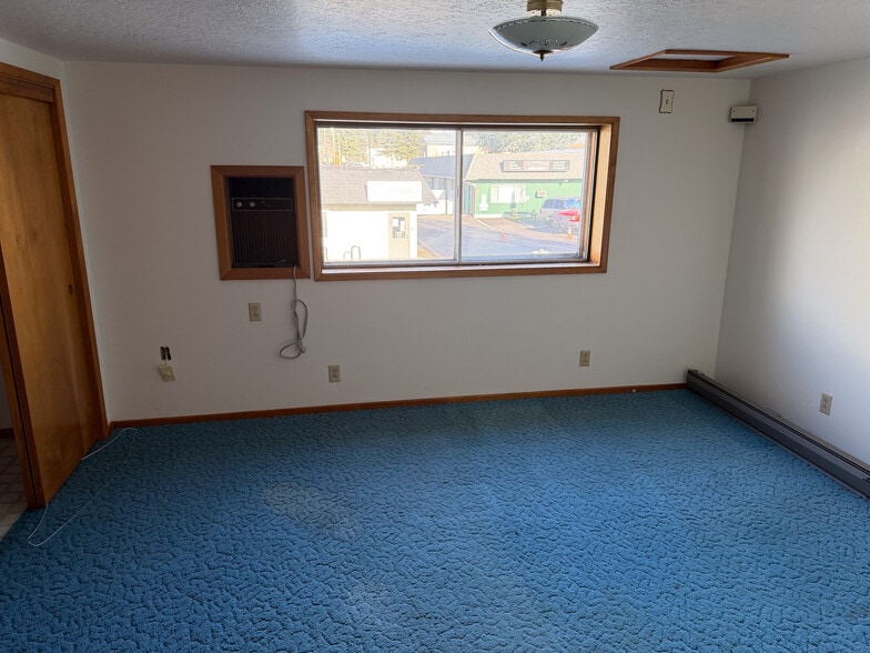 More Photos Of 9053 SW Burnham St, Portland Auto Repair For Sale