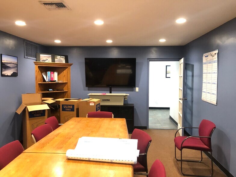 More Photos Of 439 S 3rd Ave, Avondale Manufacturing For Sale