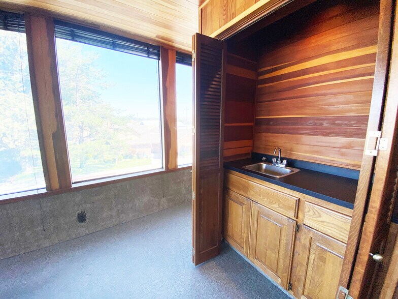 More Photos Of 888 W 2nd St, Reno Office For Lease