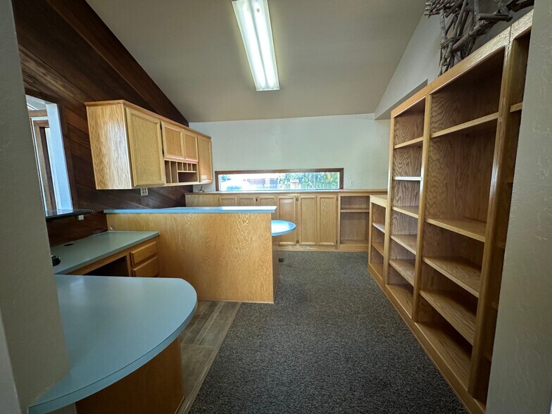 More Photos Of 496 East Ave, Lincoln Medical For Lease