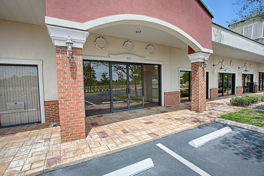 37233787 Lake Center Dr, Mount Dora, FL 32757 Office For Lease