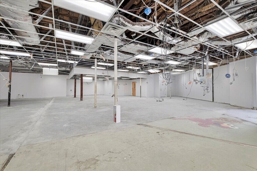 More Photos Of 90 Garth Rd, Scarsdale Unknown For Lease