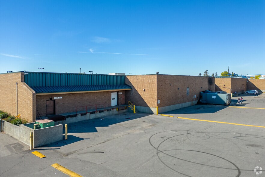 More Photos Of 2640 52nd St NE, Calgary Unknown For Lease