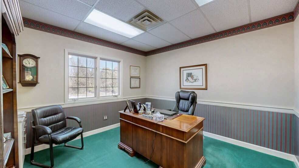 More Photos Of 1701 Spring St, Jeffersonville Medical For Sale