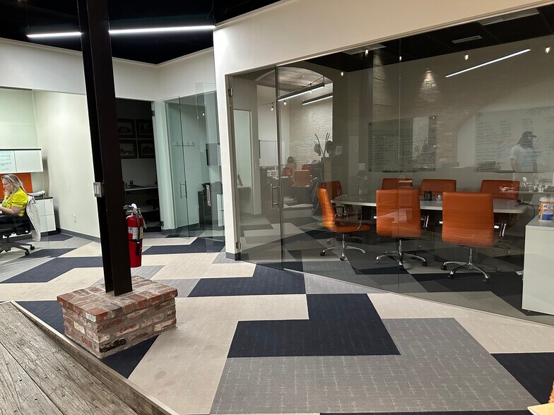 More Photos Of 406 SE 5th St, Bentonville Office For Lease