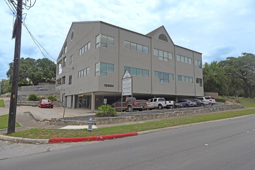 More Photos Of 12501 Judson Rd, San Antonio Medical For Lease
