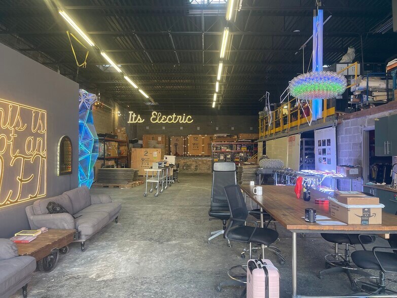 More Photos Of 306 Water St, Brooklyn Warehouse For Lease