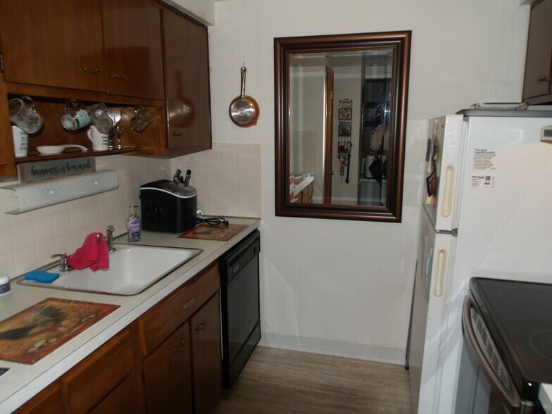 More Photos Of 1545 East and West Rd, West Seneca Apartments For Sale