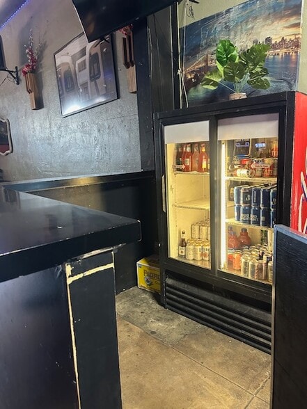 More Photos Of 2205 N Broadway, Los Angeles Bar For Sale