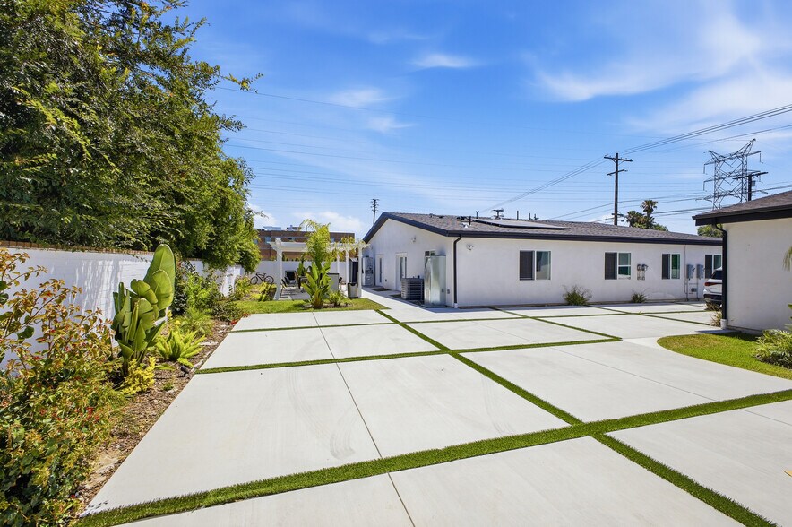 More Photos Of 18853 Saticoy St, Reseda Apartments For Sale