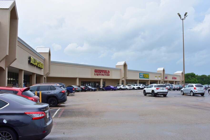 More Photos Of 1711-1927 Garth Rd, Baytown Unknown For Lease