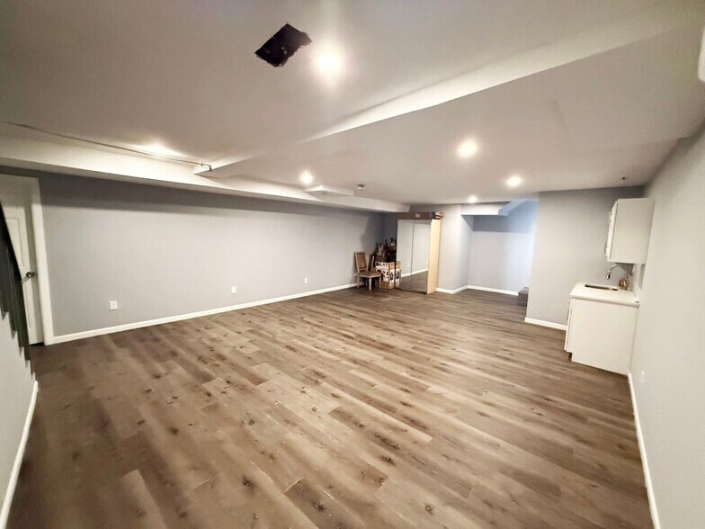 More Photos Of 1185 Elizabeth Ave, Elizabeth Storefront For Lease