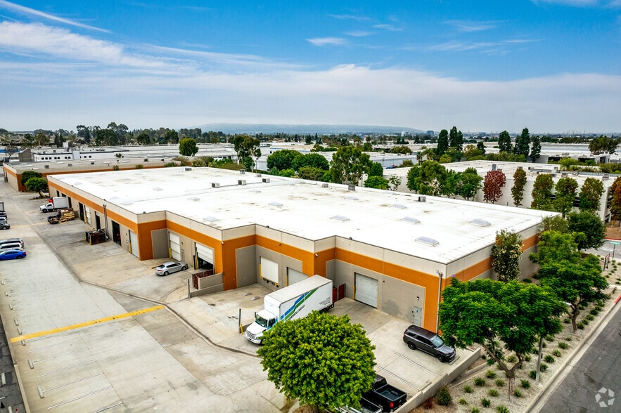 More Photos Of 17022 S Montanero Ave, Carson Warehouse For Lease