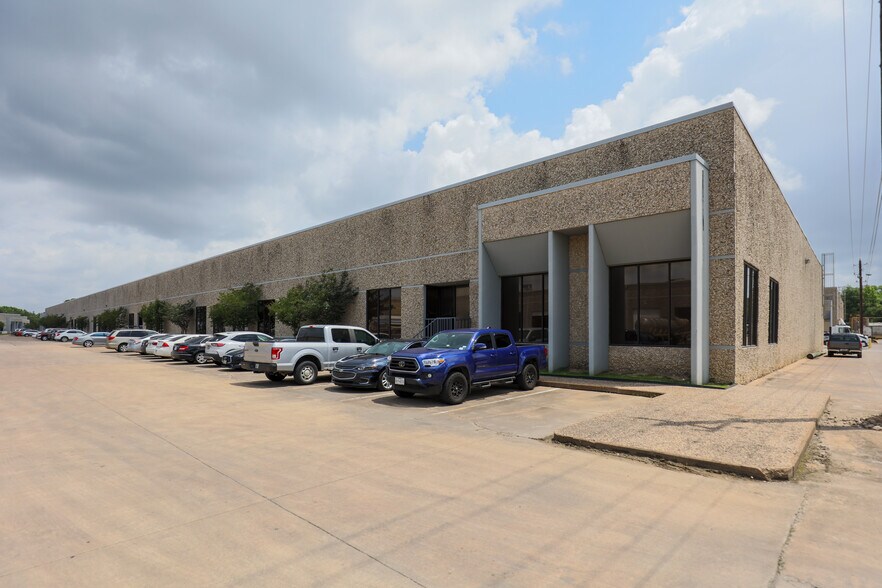 More Photos Of 3605 Willowbend Blvd, Houston Unknown For Lease