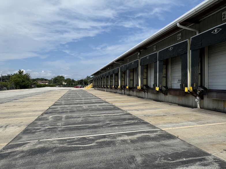 More Photos Of 5282 S 13th St, Milwaukee Truck Terminal For Lease