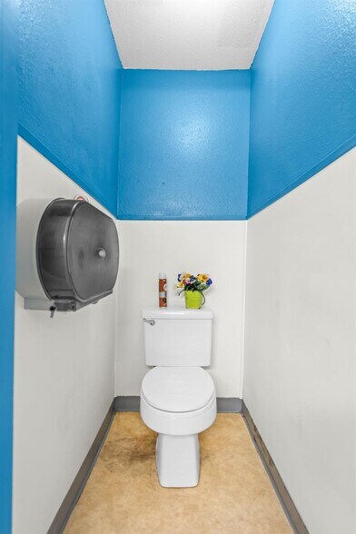 More Photos Of 110 E Franklin St, Hillsboro Health Club For Sale