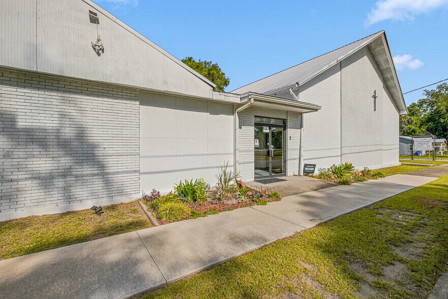 More Photos Of 2625 Reynolds St, Brunswick Flex For Sale