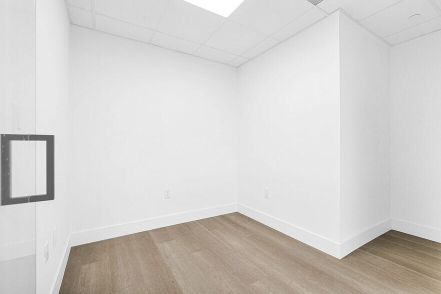 More Photos Of 1110 Brickell Ave, Miami Office For Sale