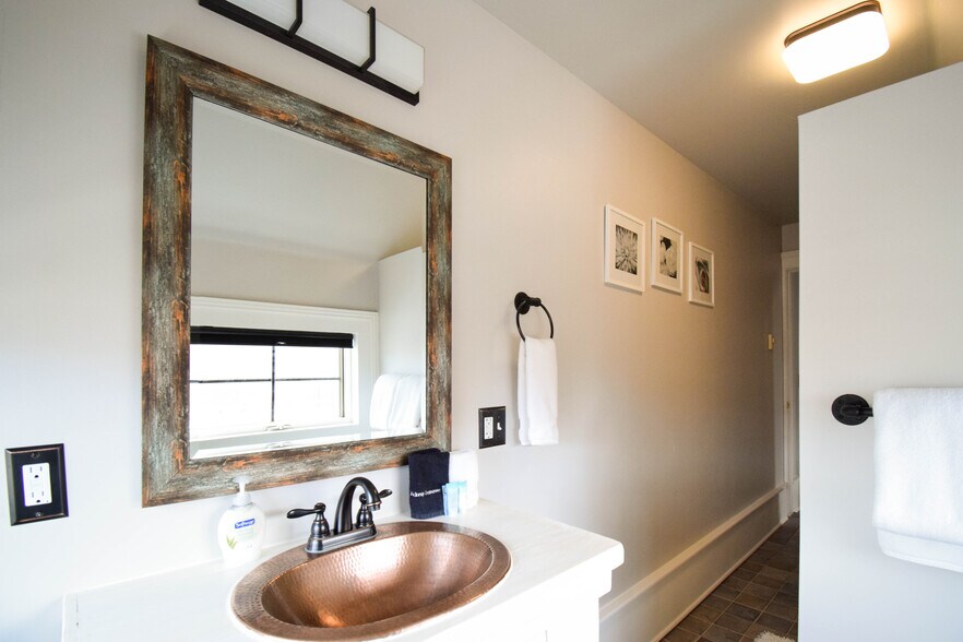 More Photos Of 161 N Main St, Snowflake Hotel For Sale